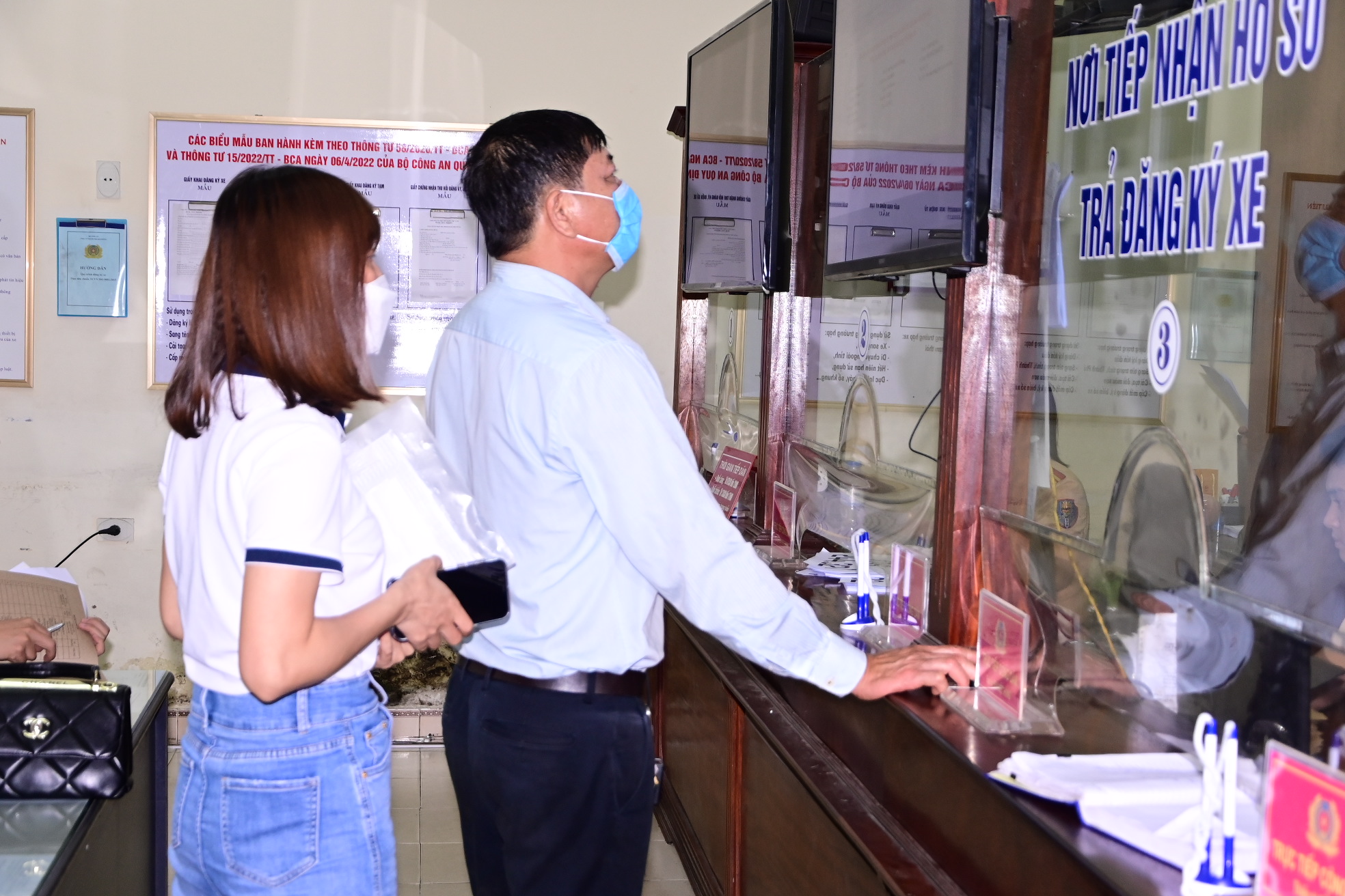 Thông báo về việc tổ chức đấu giá biển số xe ô tô (Phiên thứ nhất)